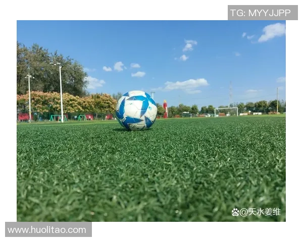 足球无华展真情球场上的平凡与伟大交织成动人篇章